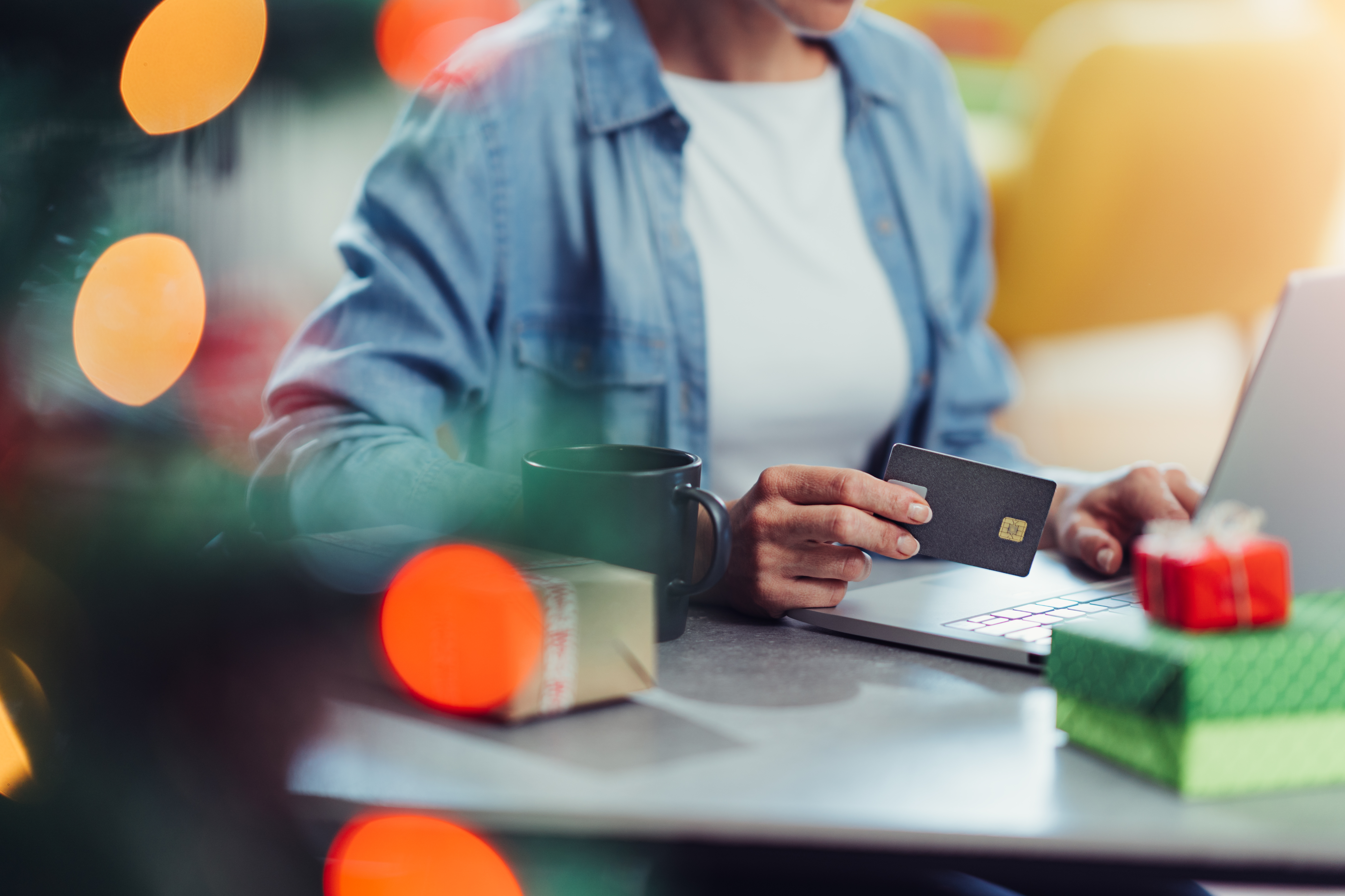 Tips for Smart Shopping: How to Navigate Holiday Deals Thumbnail